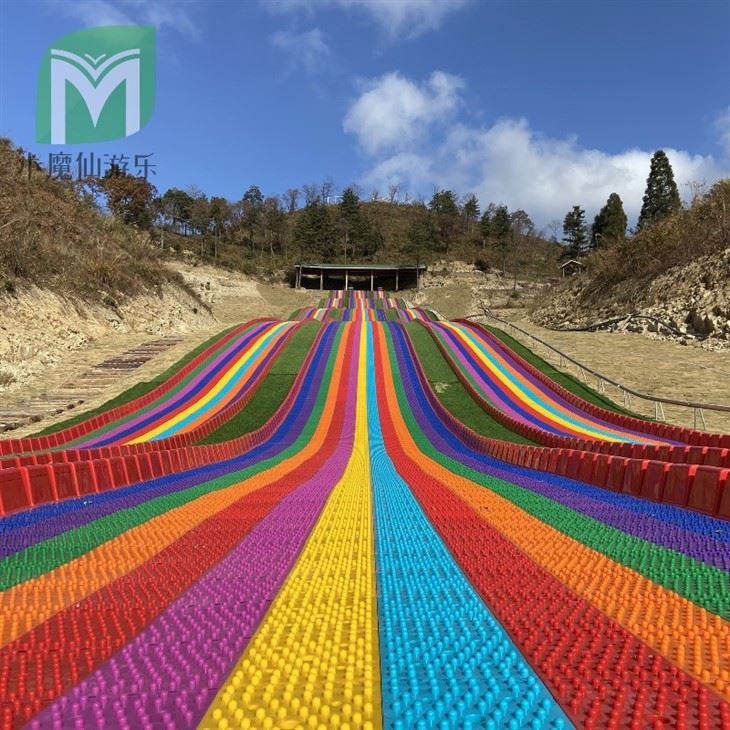 Regenbogen-Rutschen mit vier Eckern ohne Ball